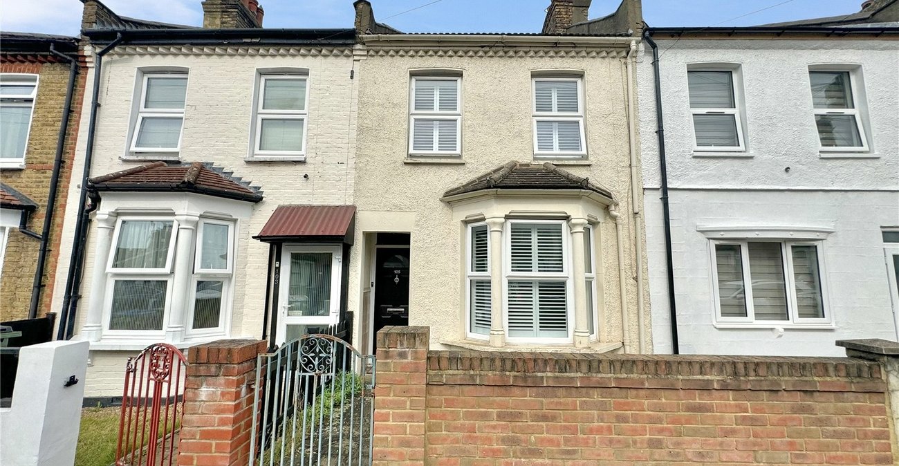 3 bedroom house for sale in Plumstead Common | Robinson Jackson