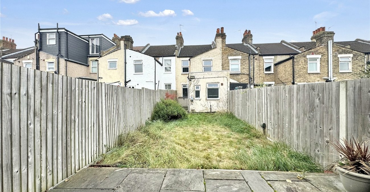 3 bedroom house for sale in Plumstead Common | Robinson Jackson