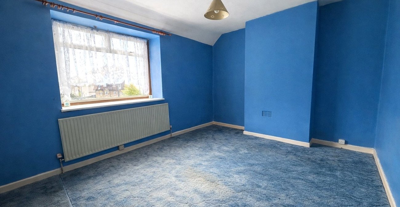 3 bedroom house for sale in London | Robinson Jackson