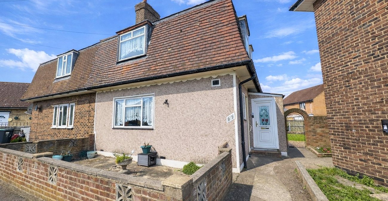 3 bedroom house for sale in London | Robinson Jackson