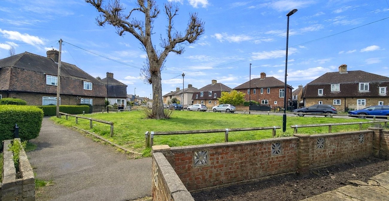 3 bedroom house for sale in London | Robinson Jackson