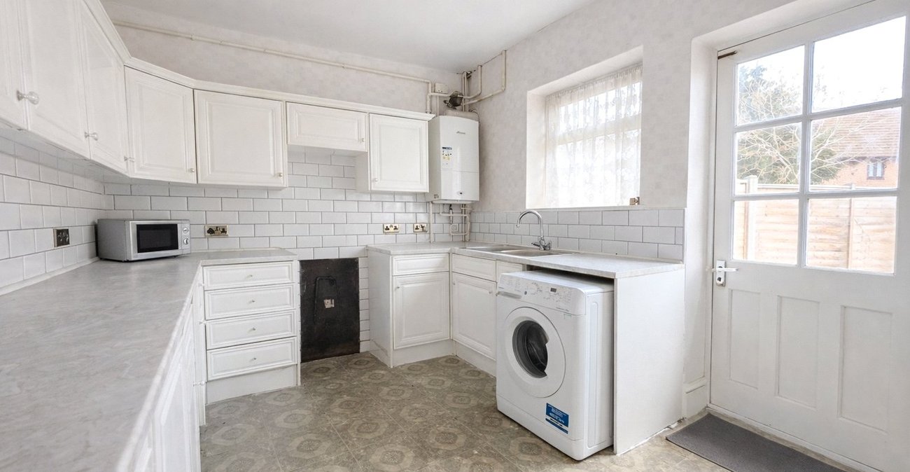 3 bedroom house for sale in London | Robinson Jackson