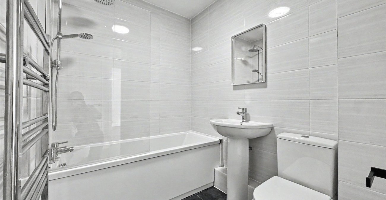 1 bedroom bungalow for sale in Parkwood | Robinson Michael & Jackson
