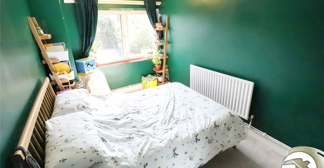 2 bedroom property for sale in London | Robinson Jackson