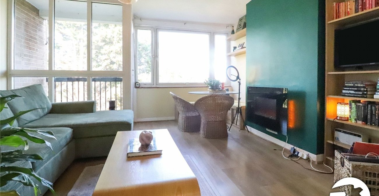 2 bedroom property for sale in London | Robinson Jackson