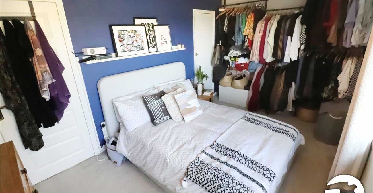 2 bedroom property for sale in London | Robinson Jackson