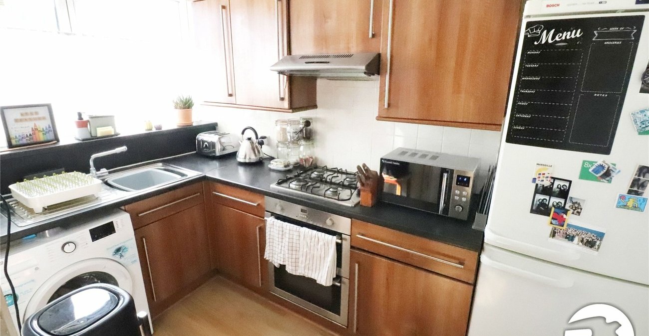 2 bedroom property for sale in London | Robinson Jackson