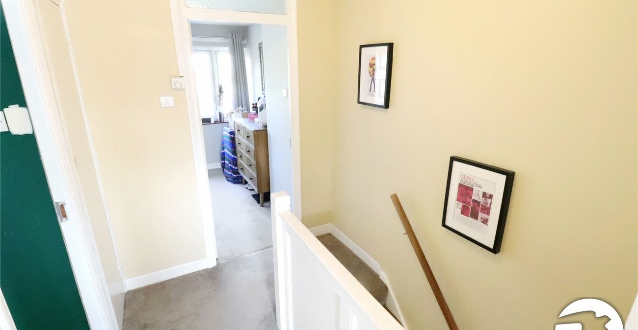 2 bedroom property for sale in London | Robinson Jackson