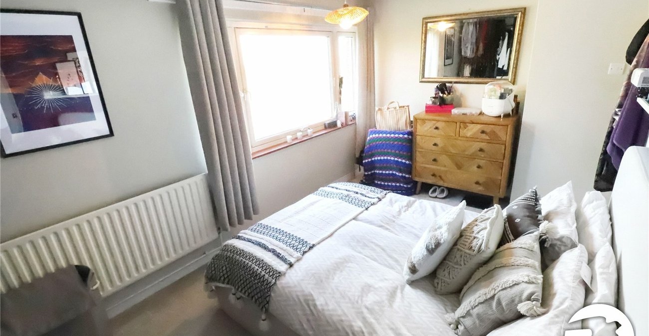 2 bedroom property for sale in London | Robinson Jackson