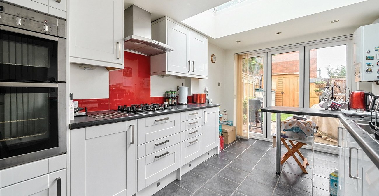 2 bedroom house for sale in London | Robinson Jackson