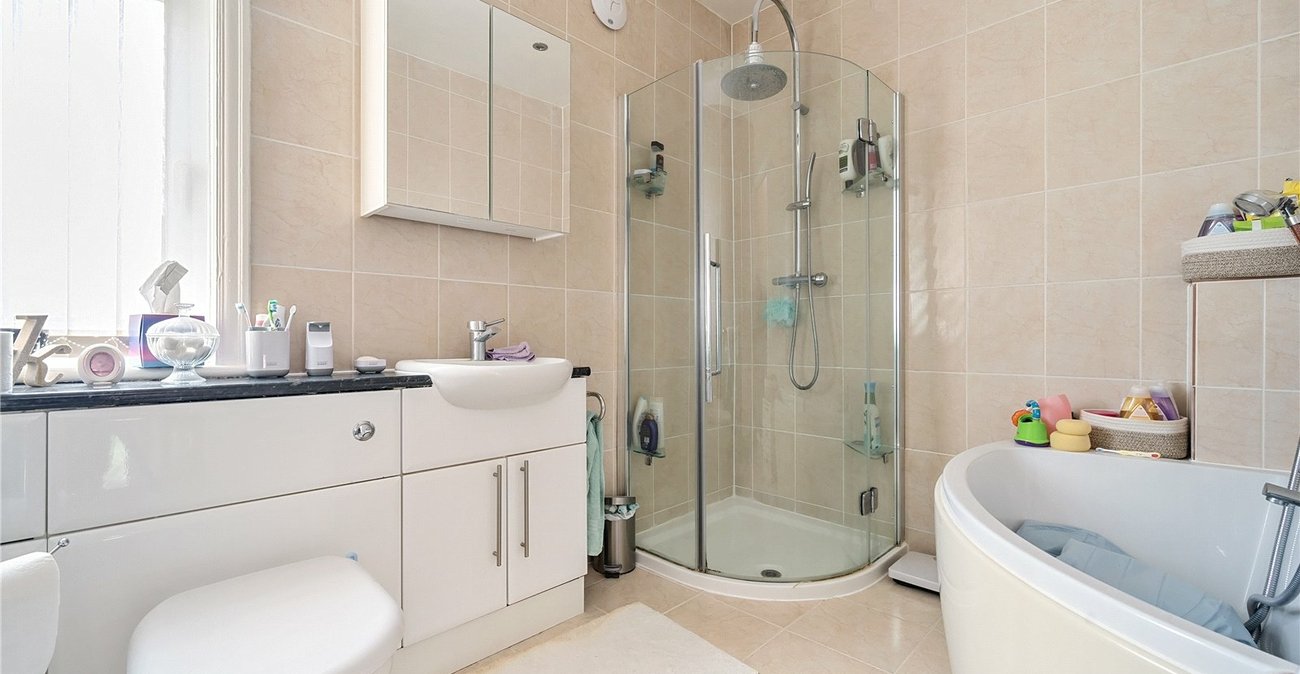 2 bedroom house for sale in London | Robinson Jackson