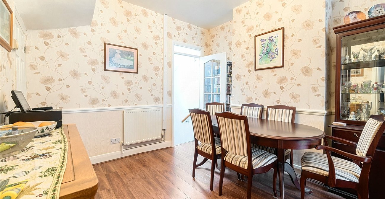 2 bedroom house for sale in London | Robinson Jackson