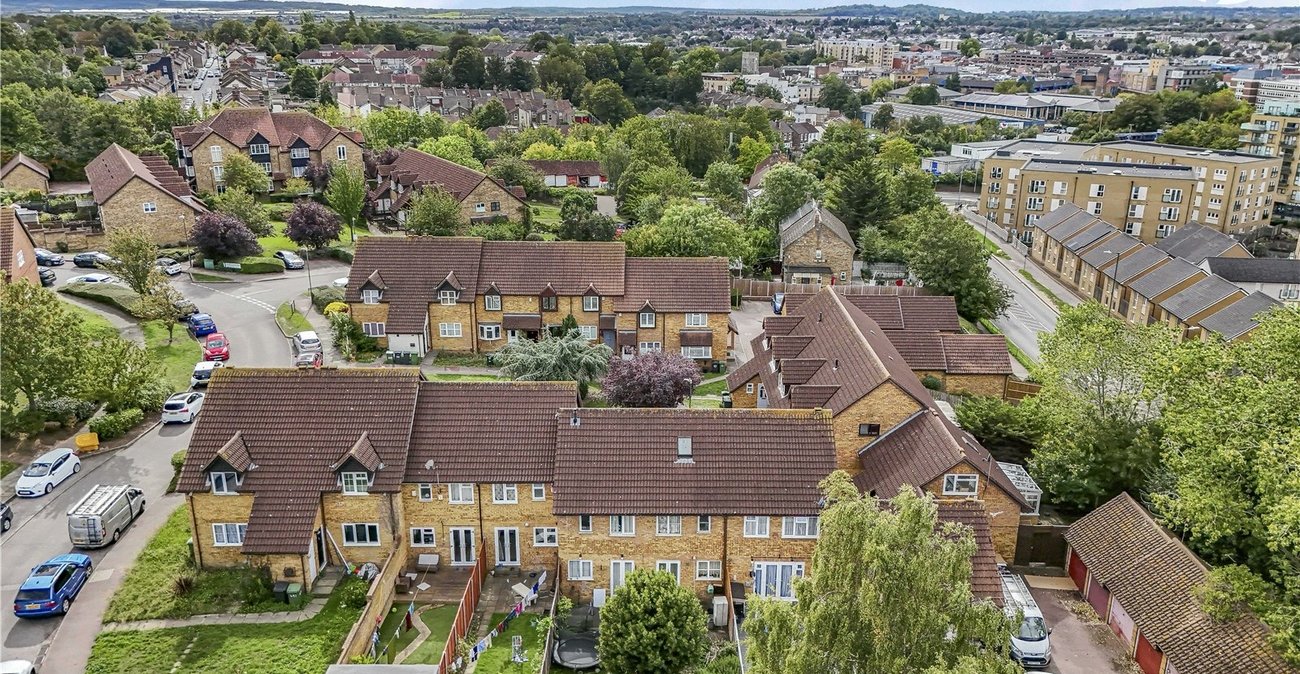 2 bedroom house for sale in Dartford | Robinson Jackson