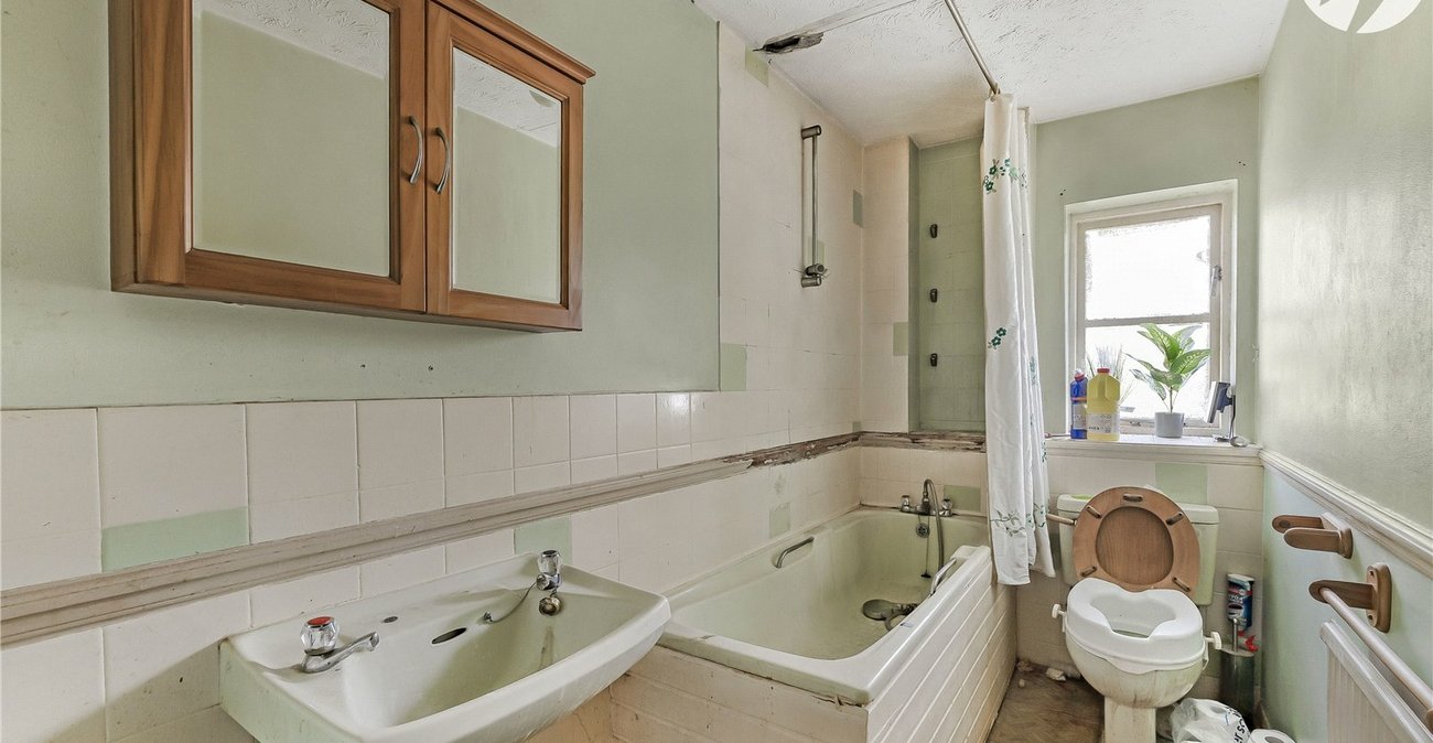 2 bedroom house for sale in Dartford | Robinson Jackson