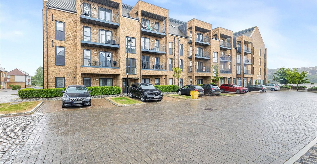 2 bedroom property for sale in Rochester | Robinson Michael & Jackson