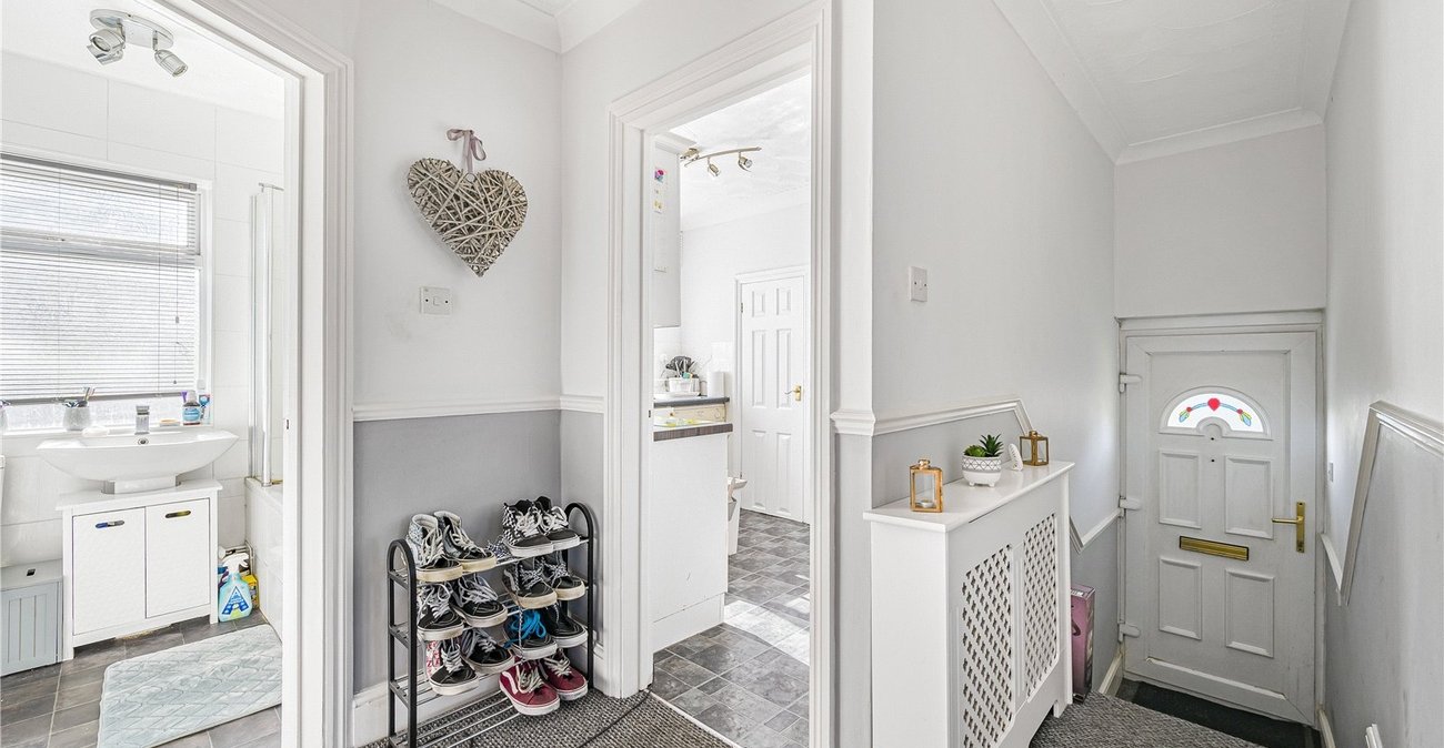 2 bedroom property for sale in Greenhithe | Robinson Jackson