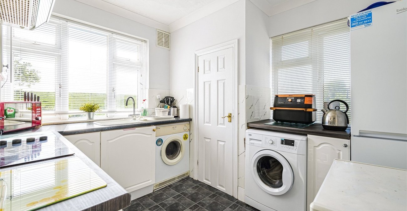 2 bedroom property for sale in Greenhithe | Robinson Jackson