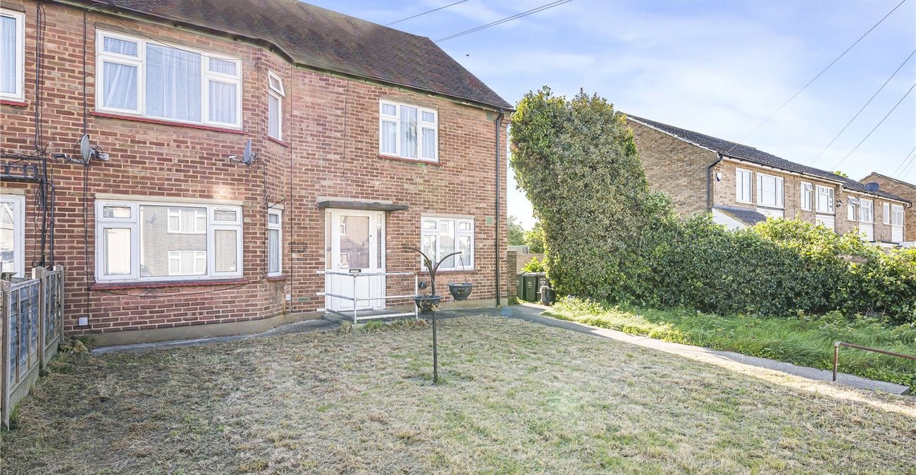 2 bedroom property for sale in Greenhithe | Robinson Jackson