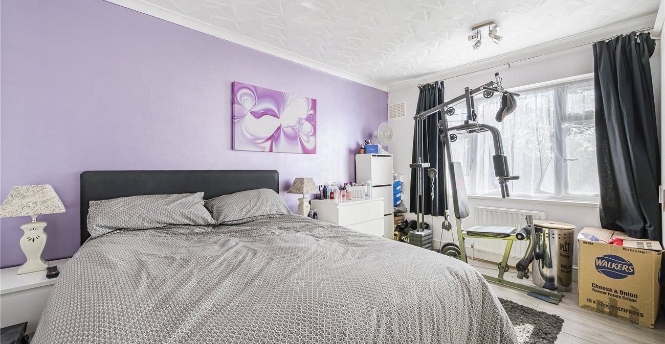 2 bedroom property for sale in Greenhithe | Robinson Jackson