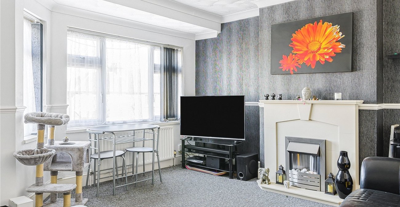 2 bedroom property for sale in Greenhithe | Robinson Jackson