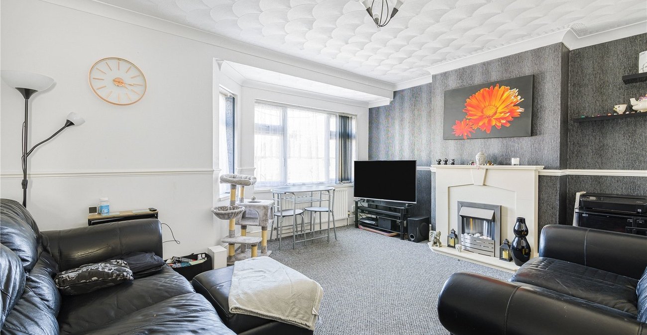 2 bedroom property for sale in Greenhithe | Robinson Jackson