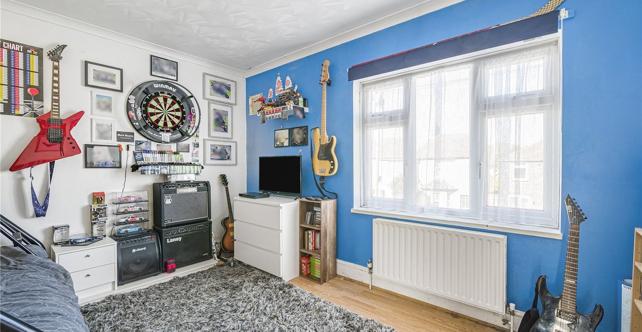 2 bedroom property for sale in Greenhithe | Robinson Jackson