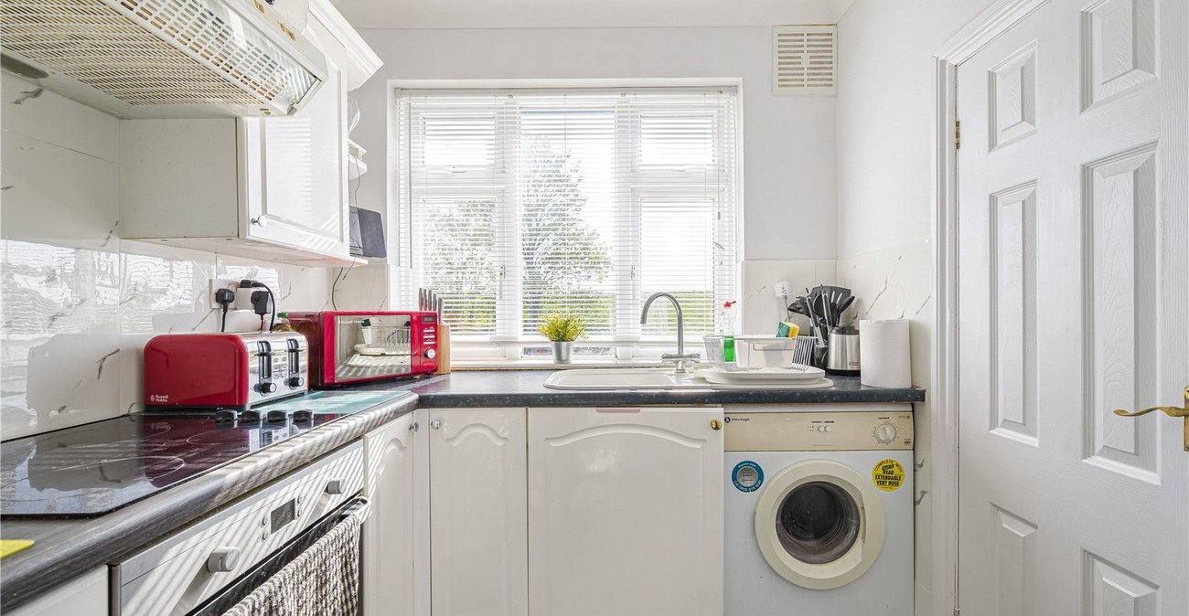 2 bedroom property for sale in Greenhithe | Robinson Jackson