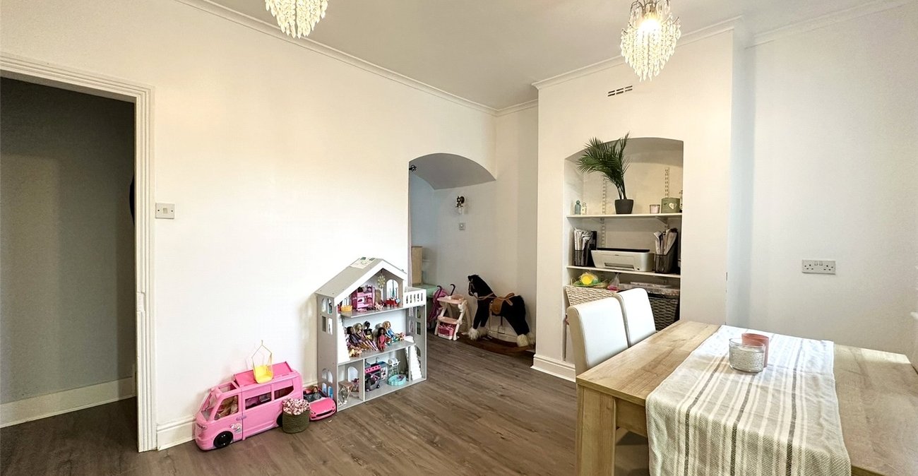 2 bedroom house for sale in Greenhithe | Robinson Jackson