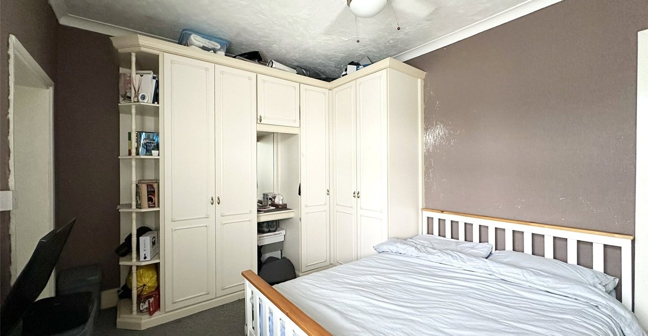 2 bedroom house for sale in Greenhithe | Robinson Jackson