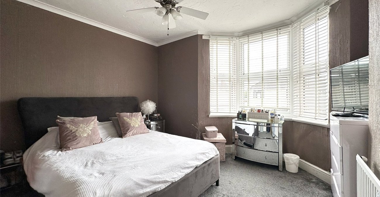 2 bedroom house for sale in Greenhithe | Robinson Jackson