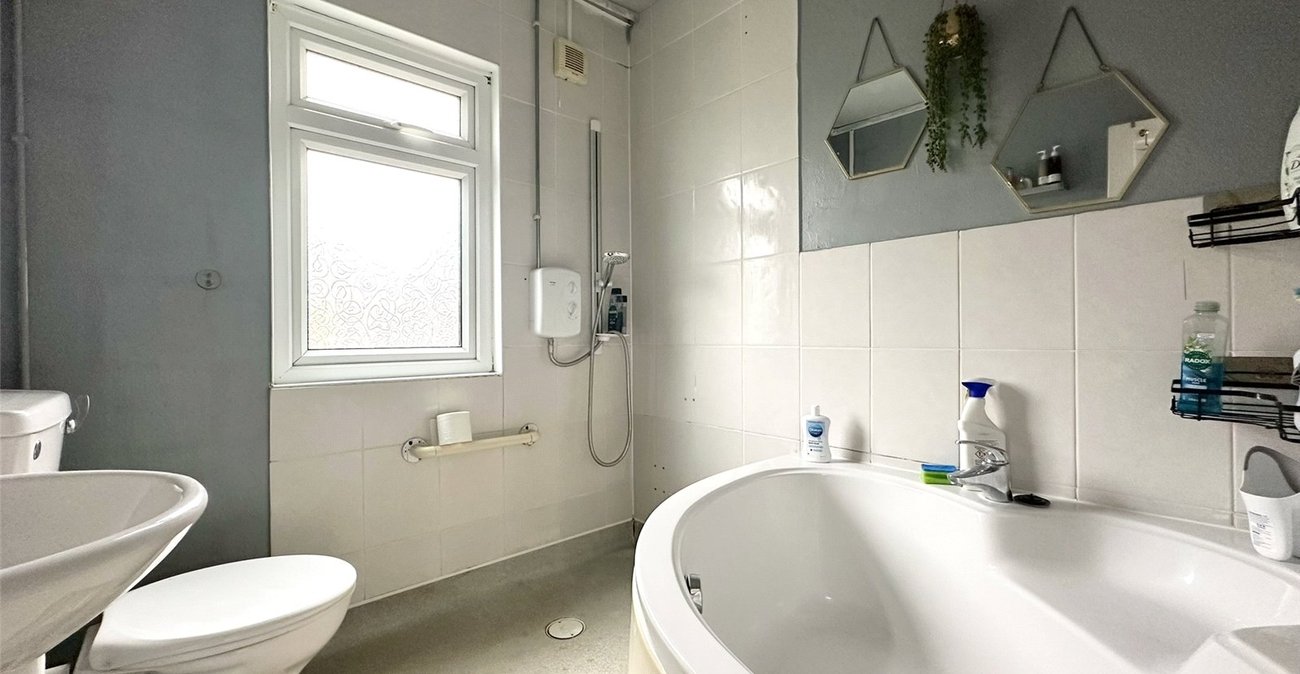 2 bedroom house for sale in Greenhithe | Robinson Jackson
