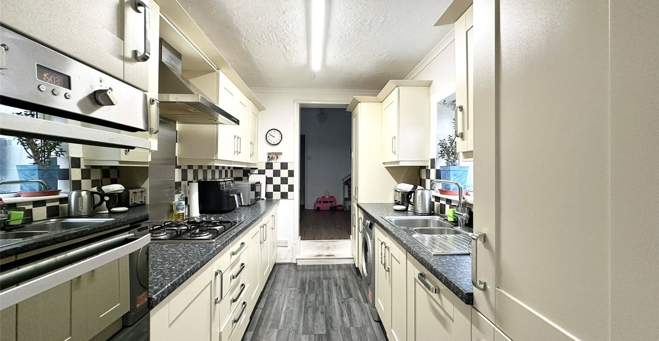 2 bedroom house for sale in Greenhithe | Robinson Jackson
