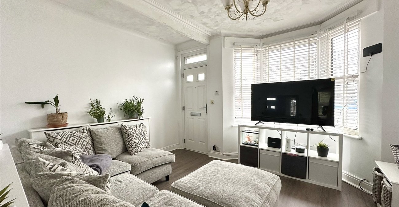 2 bedroom house for sale in Greenhithe | Robinson Jackson