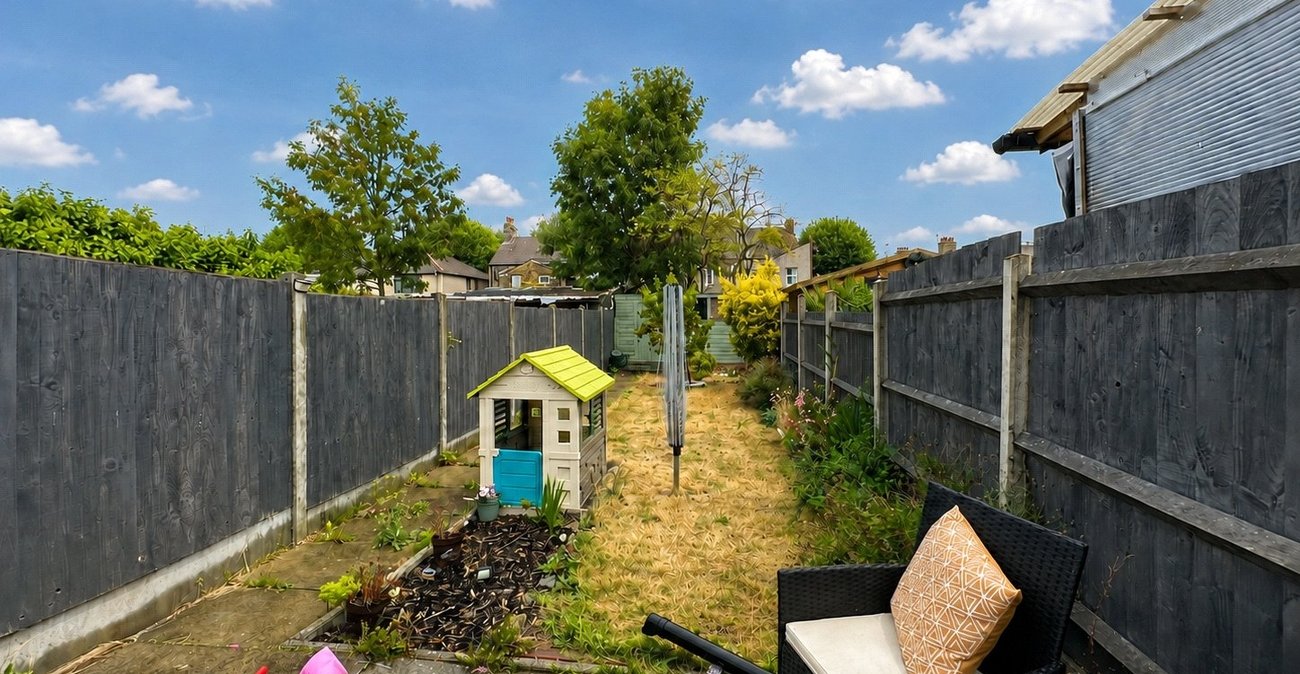 2 bedroom house for sale in Greenhithe | Robinson Jackson