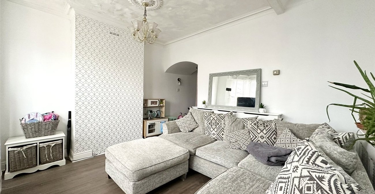 2 bedroom house for sale in Greenhithe | Robinson Jackson