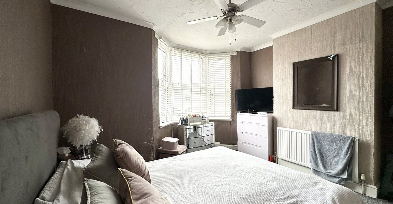 2 bedroom house for sale in Greenhithe | Robinson Jackson