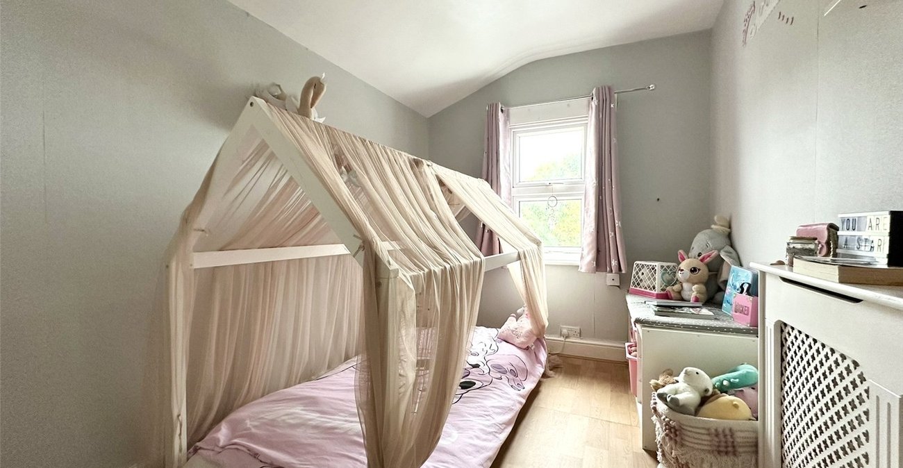 2 bedroom house for sale in Greenhithe | Robinson Jackson