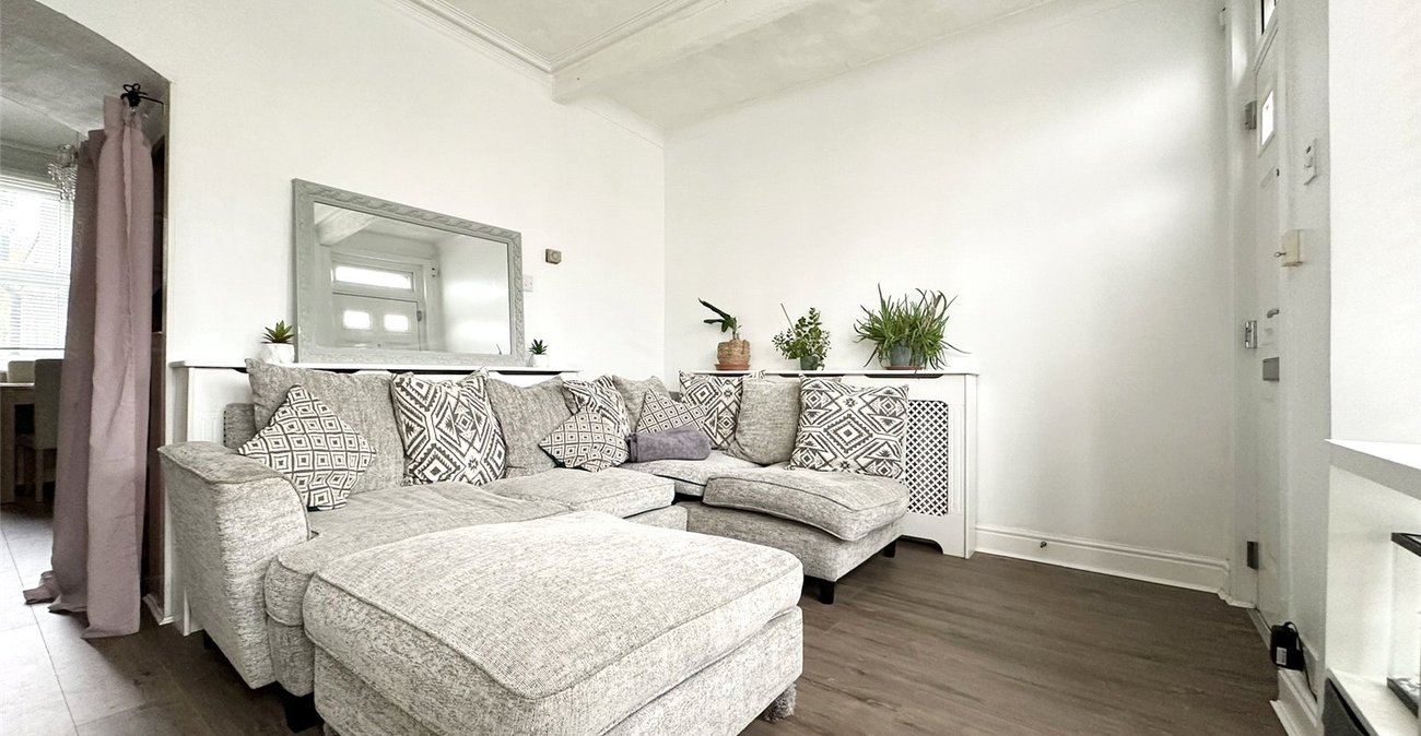 2 bedroom house for sale in Greenhithe | Robinson Jackson