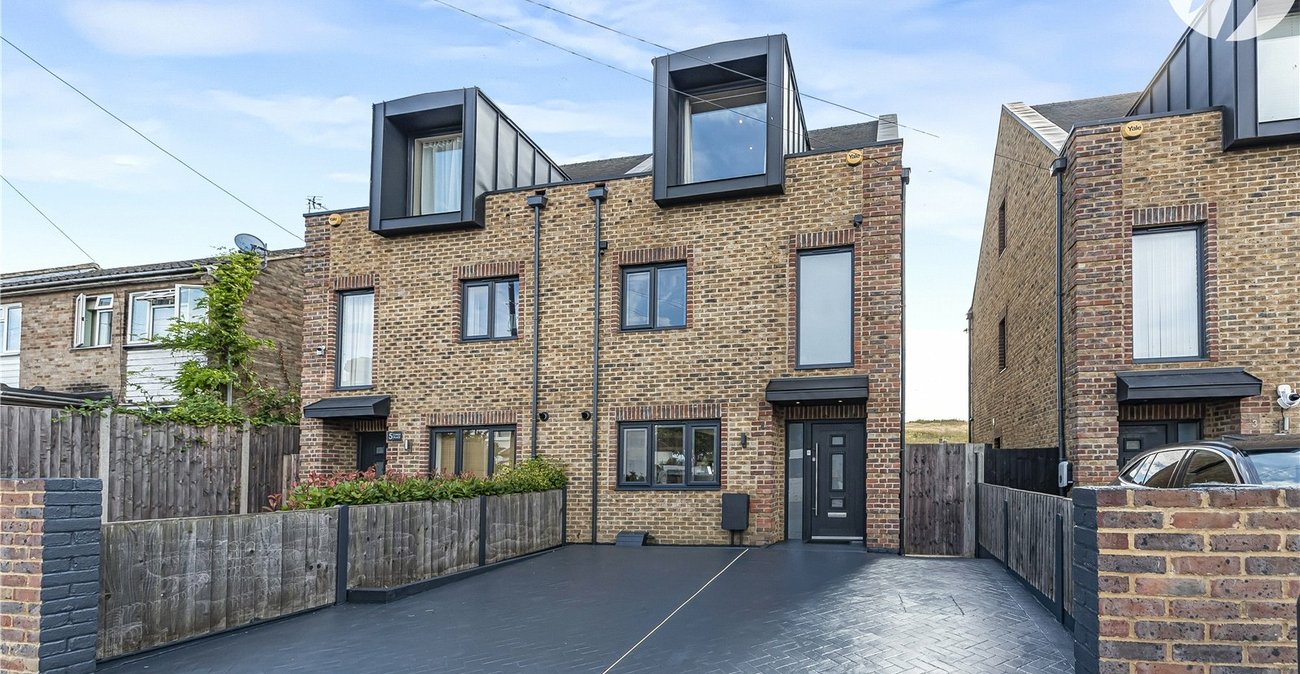 3 bedroom property for sale in Greenhithe | Robinson Jackson