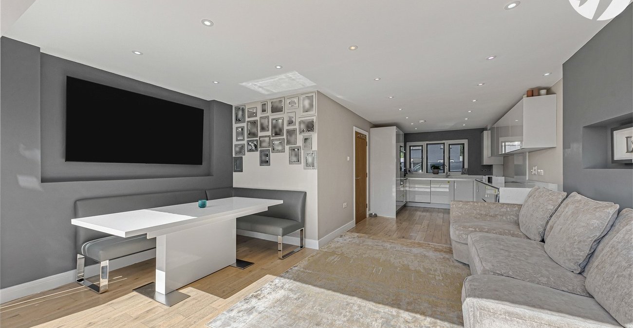 3 bedroom property for sale in Greenhithe | Robinson Jackson