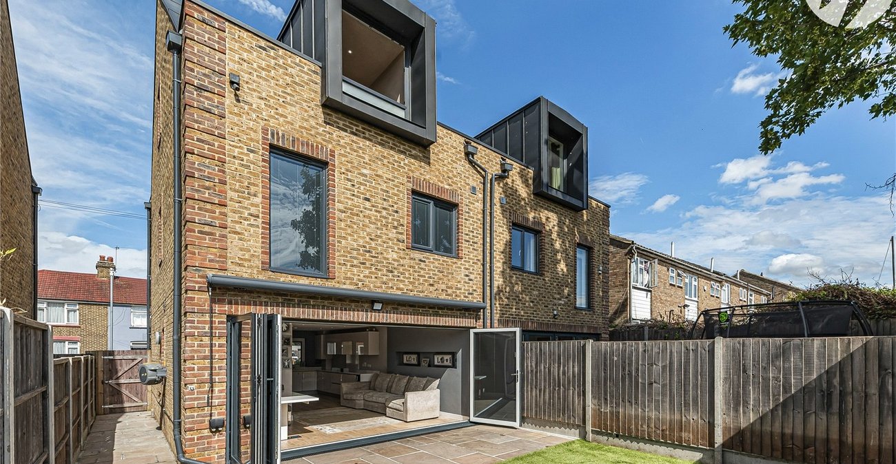 3 bedroom property for sale in Greenhithe | Robinson Jackson