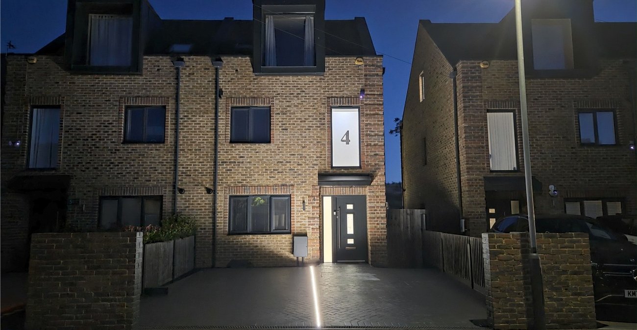 3 bedroom property for sale in Greenhithe | Robinson Jackson