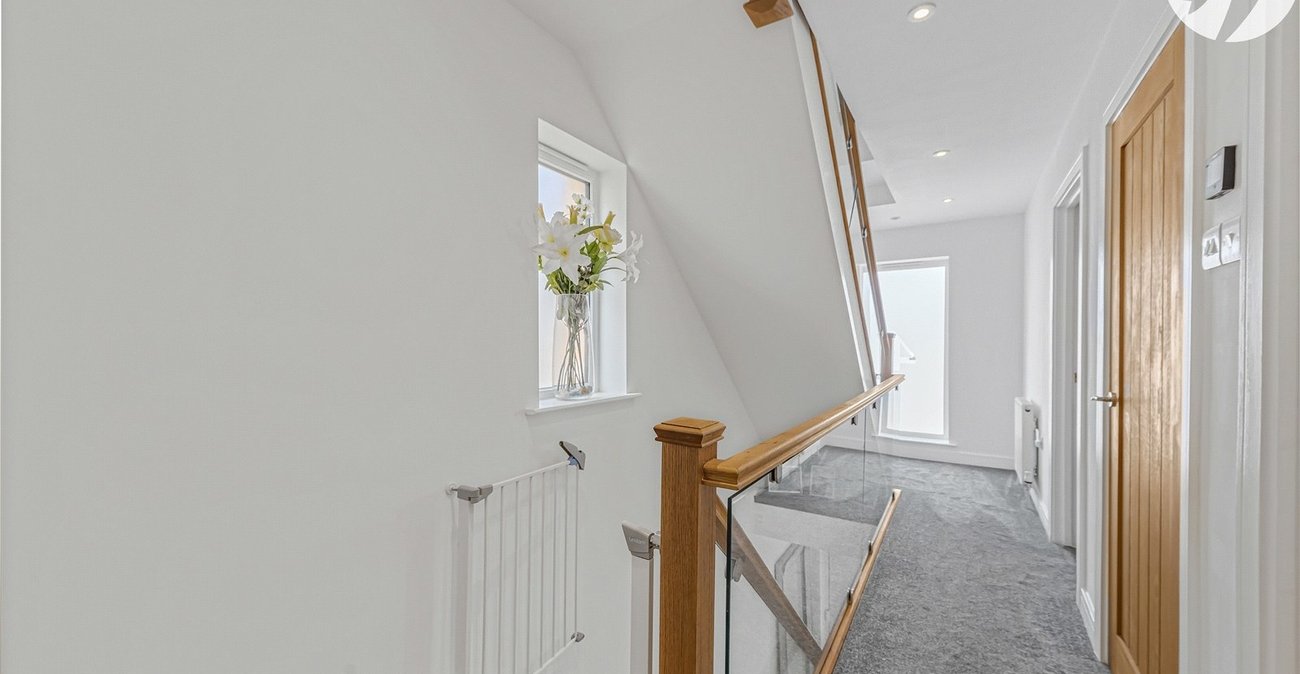 3 bedroom property for sale in Greenhithe | Robinson Jackson
