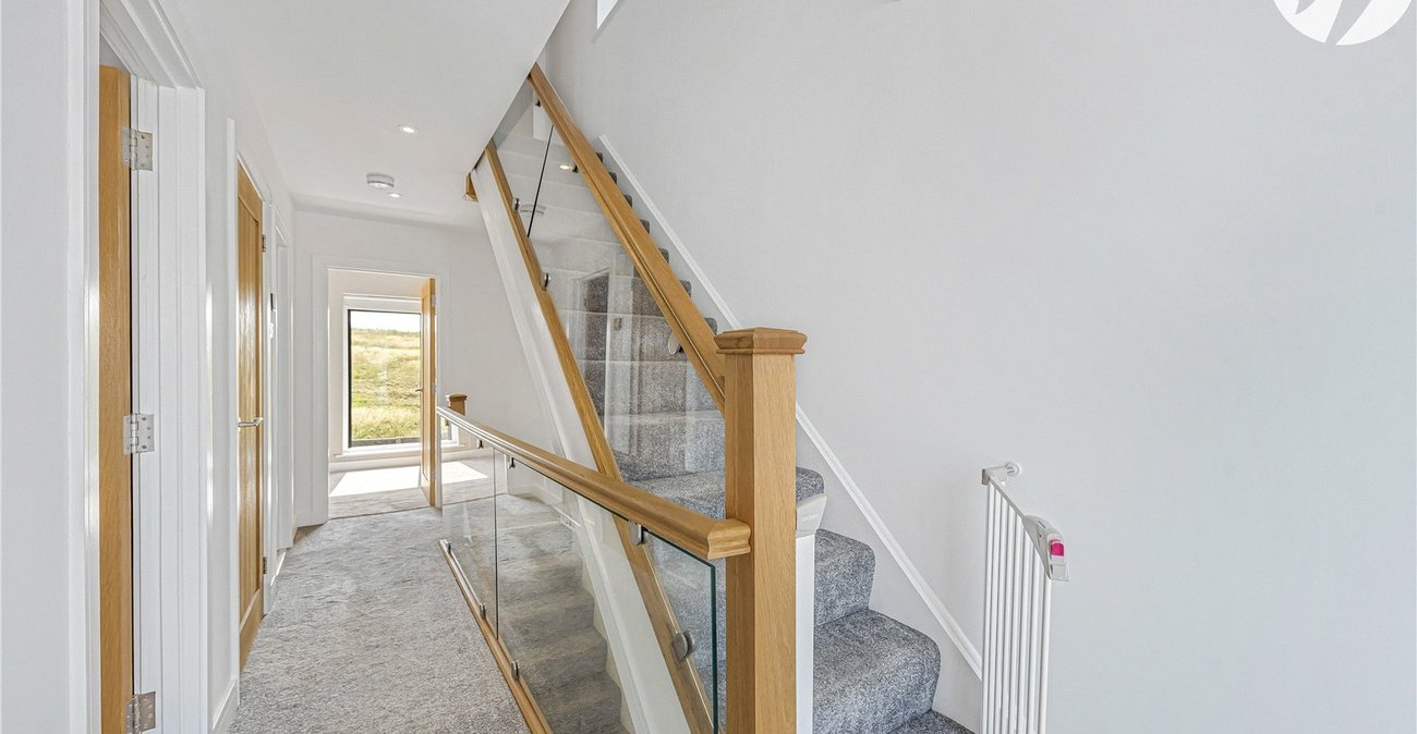 3 bedroom property for sale in Greenhithe | Robinson Jackson