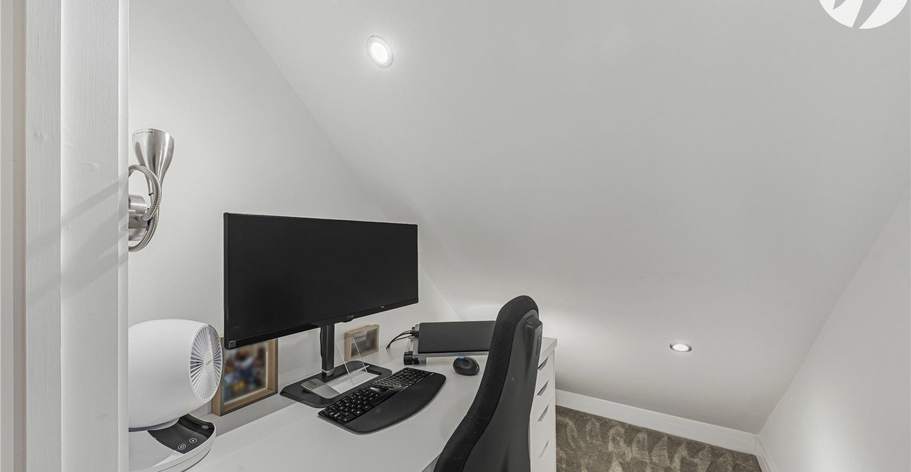 3 bedroom property for sale in Greenhithe | Robinson Jackson