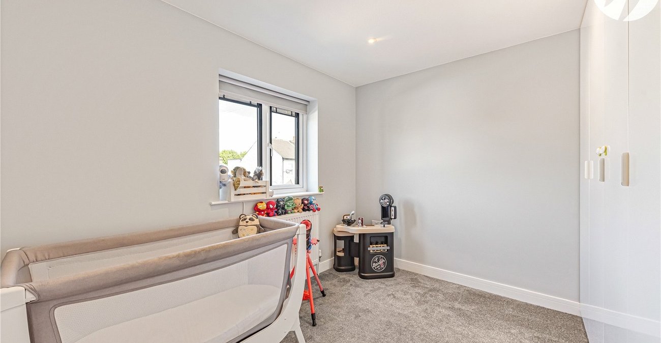 3 bedroom property for sale in Greenhithe | Robinson Jackson