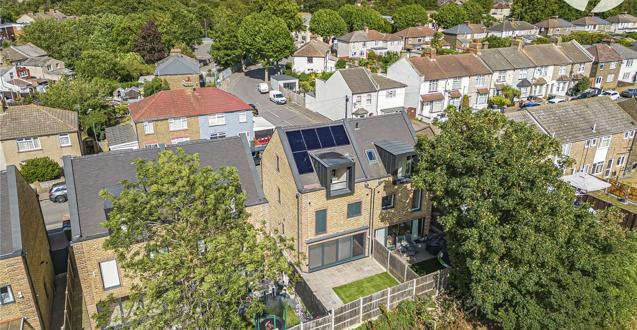 3 bedroom property for sale in Greenhithe | Robinson Jackson