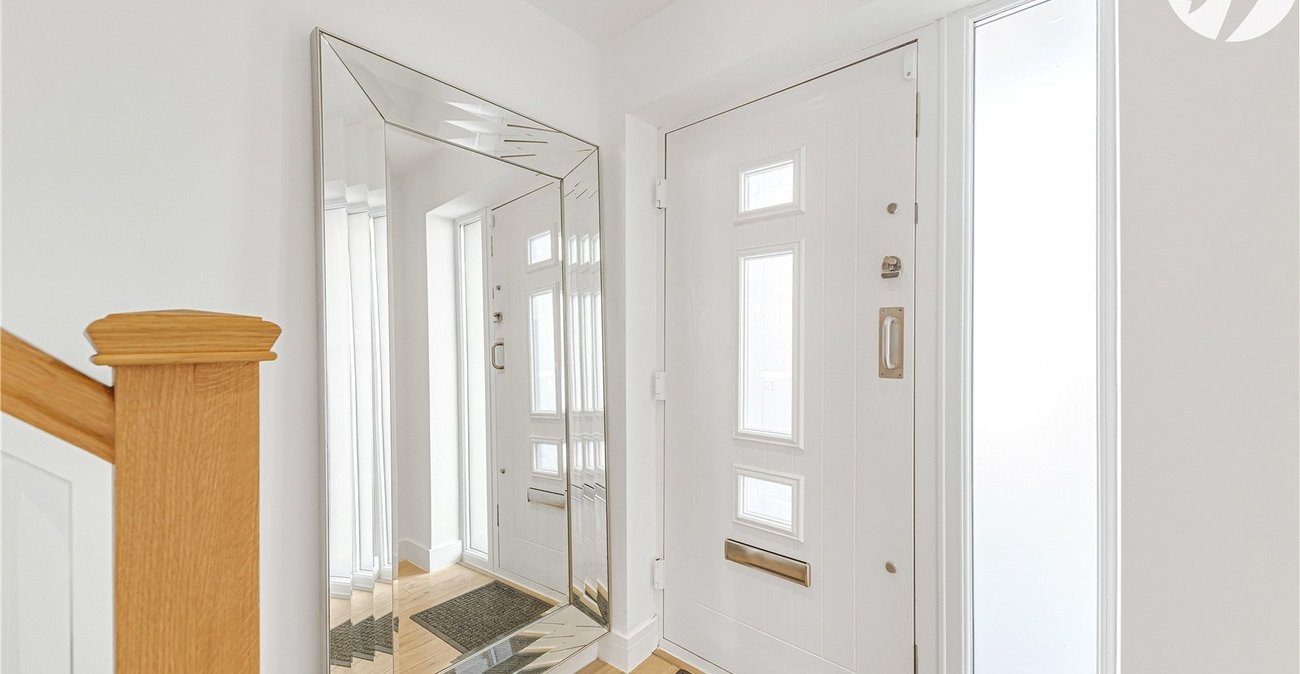 3 bedroom property for sale in Greenhithe | Robinson Jackson