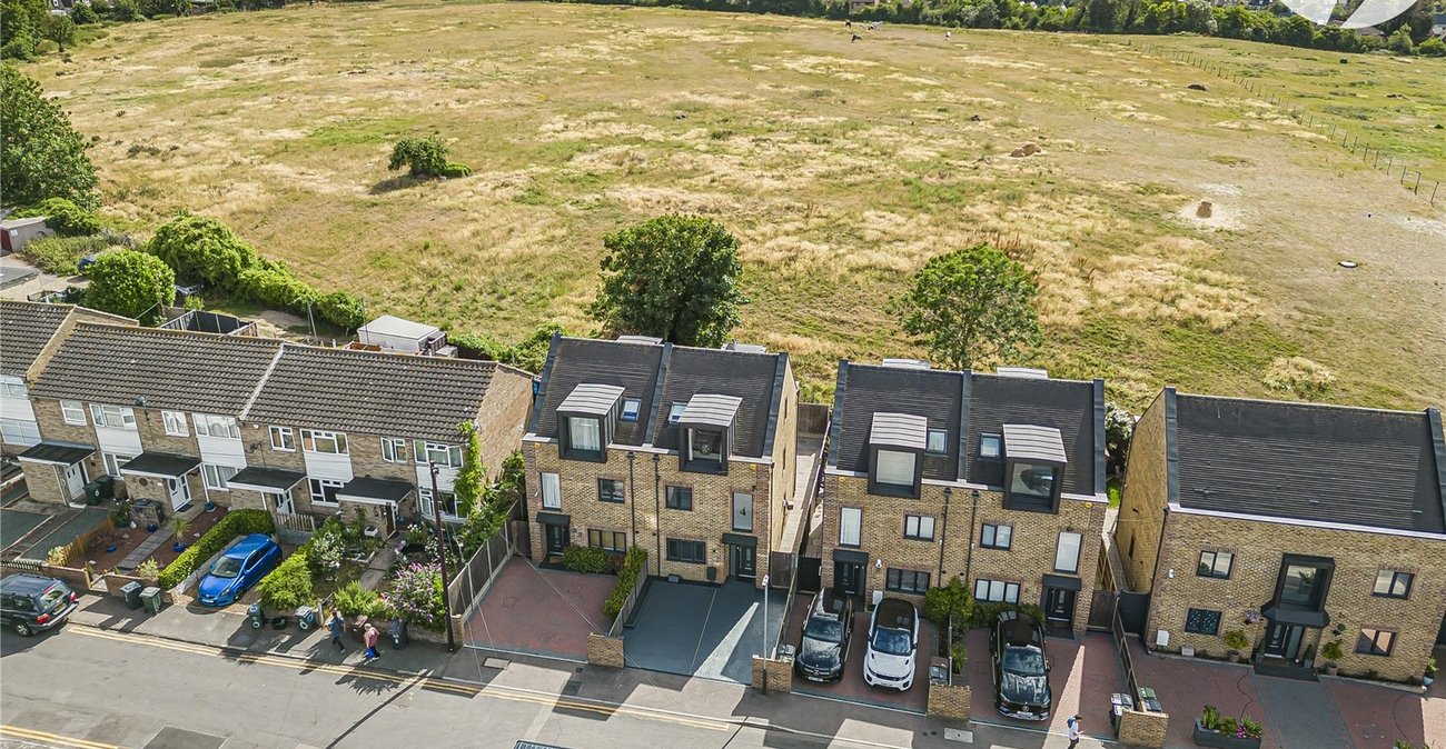 3 bedroom property for sale in Greenhithe | Robinson Jackson