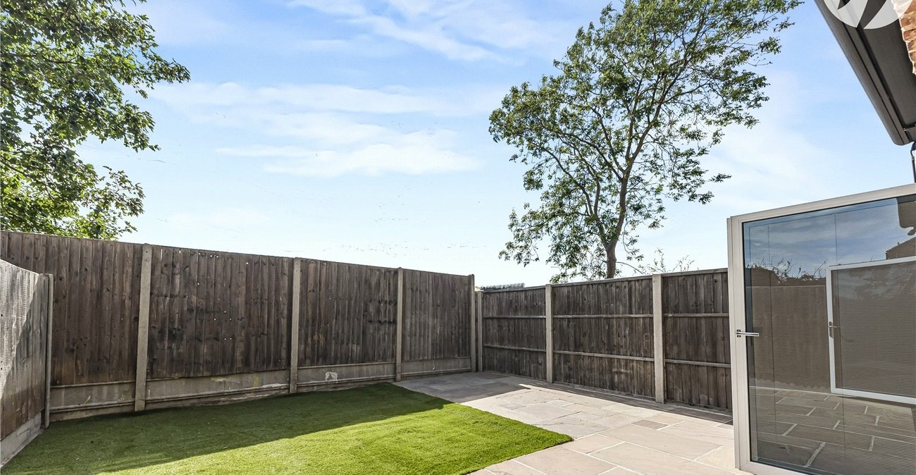 3 bedroom property for sale in Greenhithe | Robinson Jackson